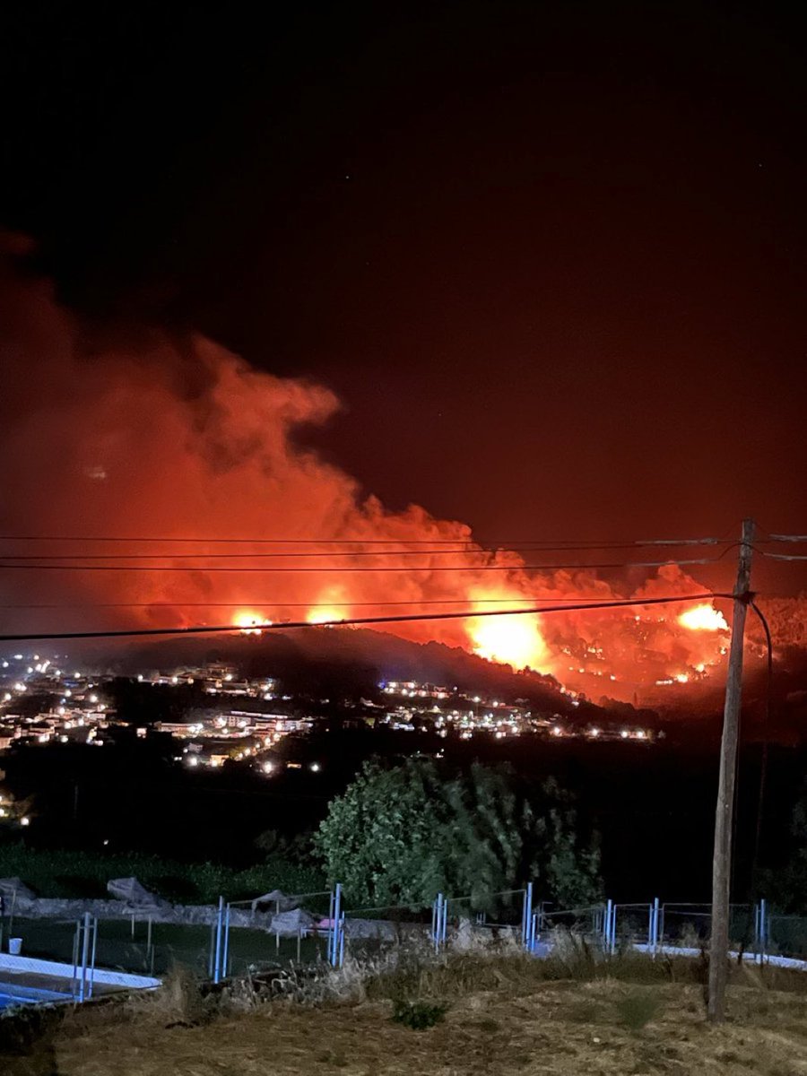 #IFMombeltrán visto a las 00:30, se viene una noche muy larga por delante… mucho ánimo, vecinos 💔