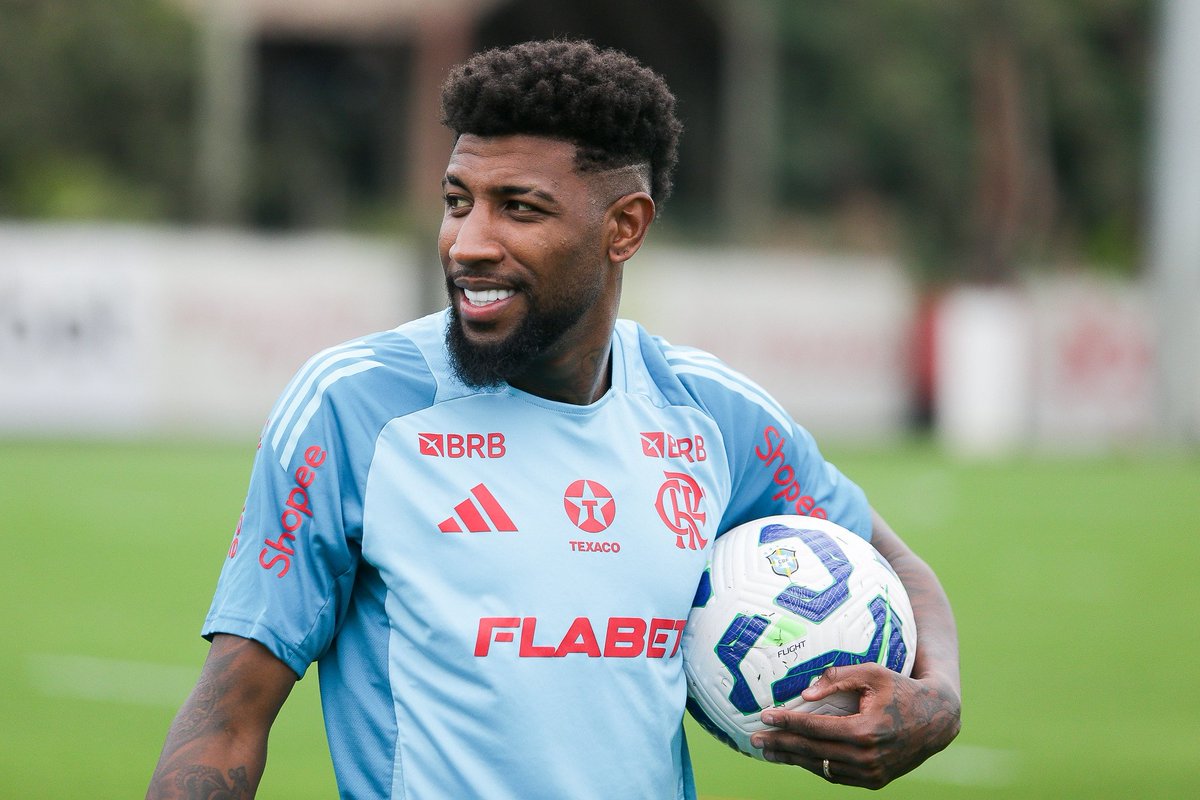 sourubronegrooo's tweet image. Confira as primeiras imagens de Emerson Royal treinando com elenco do Flamengo no CT do Ninho do Urubu:

📷 Gilvan de Souza