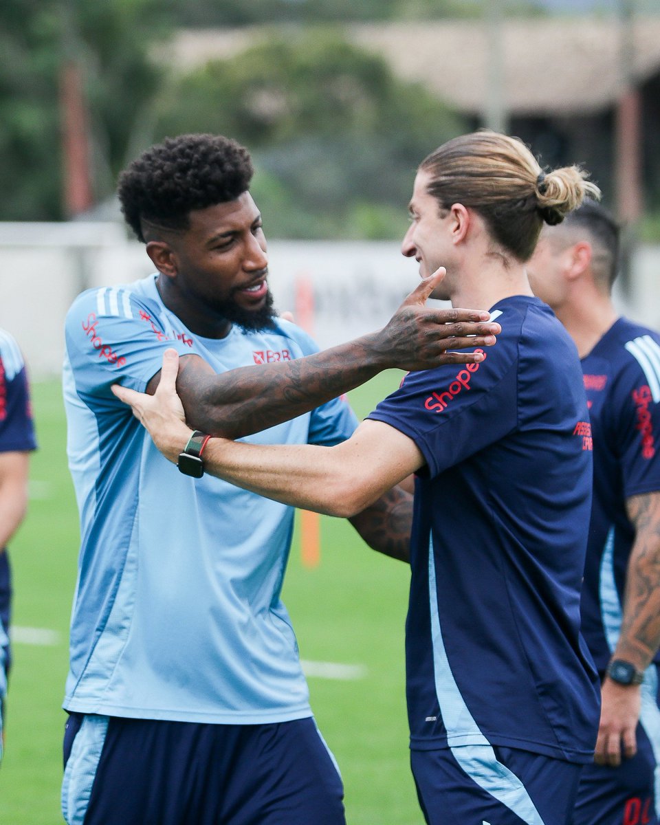 sourubronegrooo's tweet image. Confira as primeiras imagens de Emerson Royal treinando com elenco do Flamengo no CT do Ninho do Urubu:

📷 Gilvan de Souza