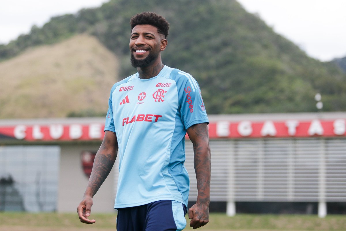 sourubronegrooo's tweet image. Confira as primeiras imagens de Emerson Royal treinando com elenco do Flamengo no CT do Ninho do Urubu:

📷 Gilvan de Souza