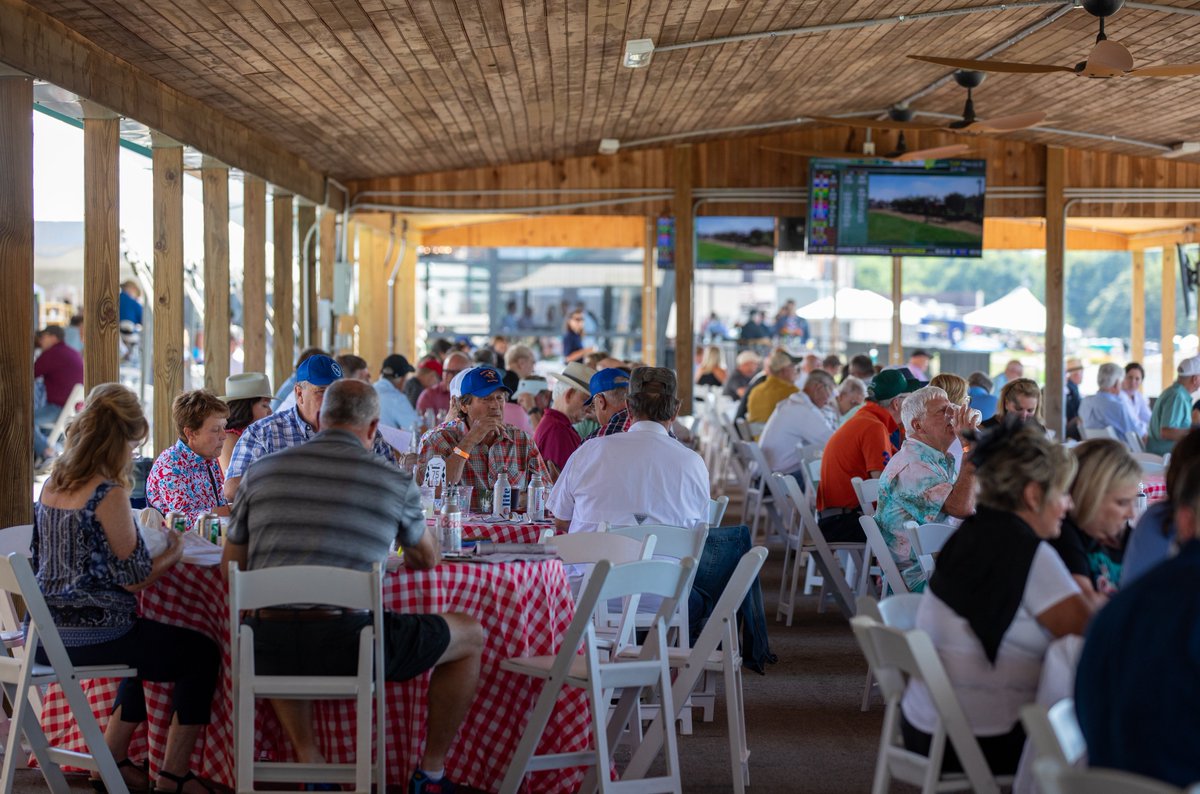 KYDownsRacing's tweet image. Just one month until racing returns to Kentucky Downs 🏇
Tickets are going fast! Get yours before they're gone: tinyurl.com/y3pm6kan
#KyDowns