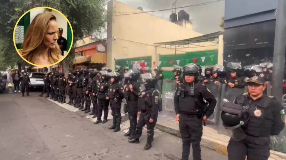 #CDMX | Concluye la audiencia de Ximena “N”, conocida como “Lady Racista".

Más de 150 policías resguardan el juzgado.

aztecanoticias.info/3IQxv75