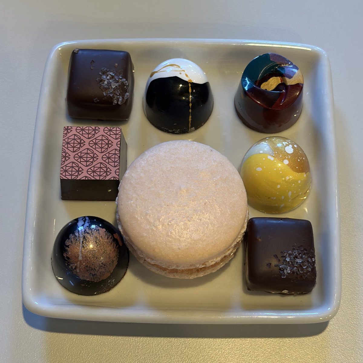 lunchmade's tweet image. It’s a day off for the Goldpanners, good thing as it’s hot as hell here in Wichita.
We decided to take a walk & melt in the process.
Came across a chocolate factory, Willy wasn’t working.
Some beautiful confections, the single is a Spiced Mayan. Very pricy but what the hell.😉