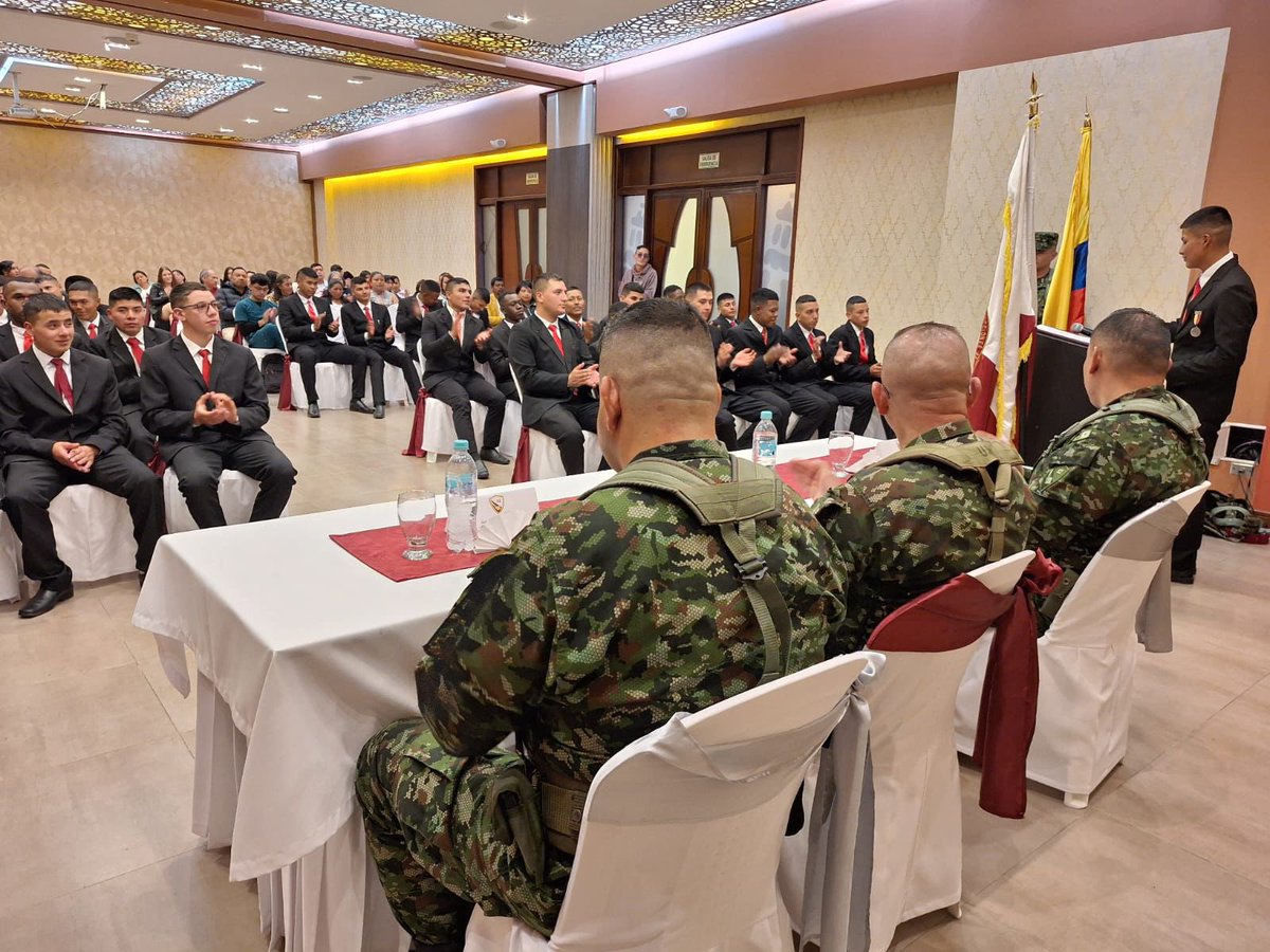 Por medio de ceremonia de licenciamiento 49 soldados del 1C/2024 culminaron con éxito su servicio militar en #Nariño. Durante la ceremonia, las autoridades militares exaltaron su compromiso con la seguridad y los valores institucionales que protegieron todos los días en beneficio