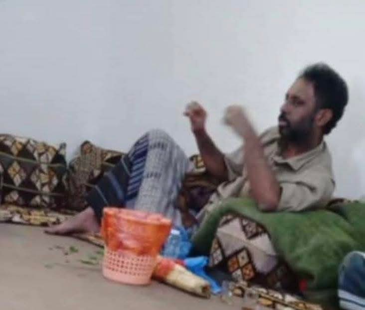 WatheqALhasany's tweet image. محتجز قواطر الوقود منذ فترة طويلة حتى سبب ازمه للمواطنين وبالذات في الكهرباء،
ليش مايروحو له المتظاهرين !
مانشتي نعطيه أكثر من حجمه كونه مجرد أداة لكن واجب يتعلم الدرس 😂