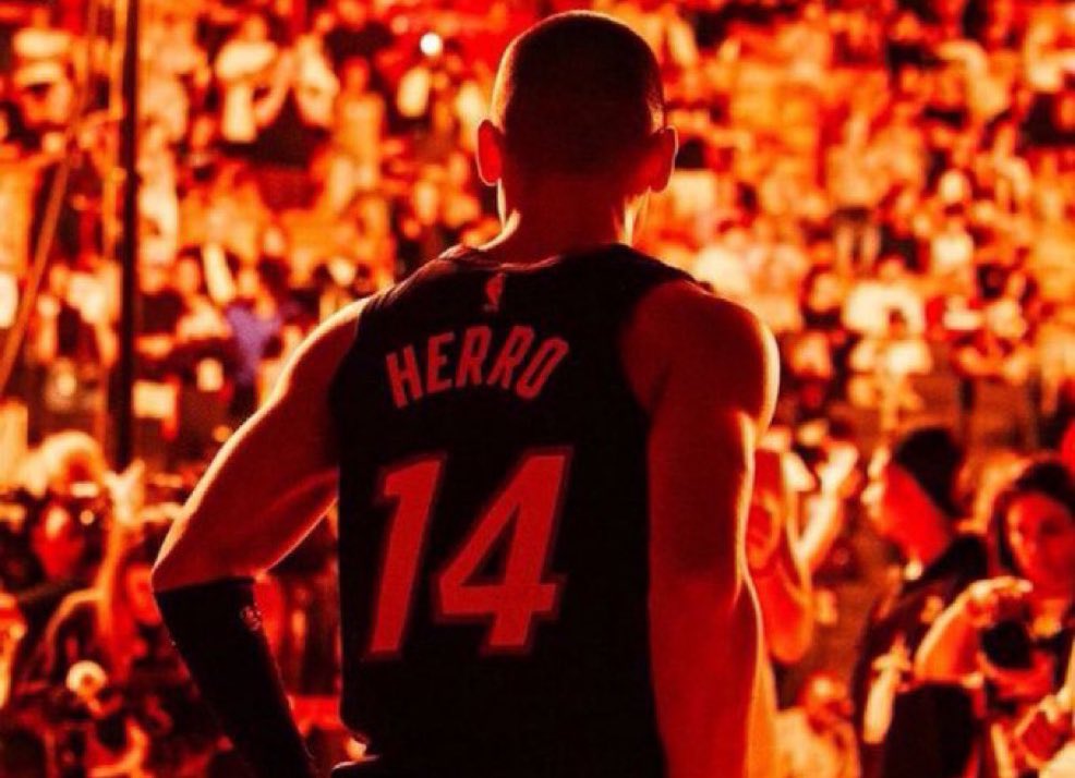 WadexFlash's tweet image. Tyler Herroβs year by year growth:
Year 1: 13.5 PPG | All-Rookie Team
Year 2: 15.1 PPG | 44/36/80
Year 3: 20.7 PPG | 6MOY
Year 4: 20.1 PPG | 44/38/93
Year 5: 20.8 PPG | 44/40/86
Year 6: 23.9 PPG | All-Star
Heβs only 25, will keep getting better.