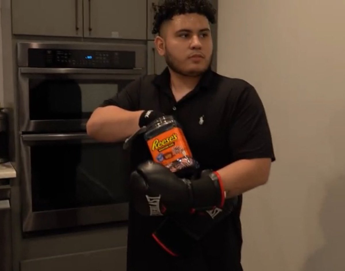 neckbeardv's tweet image. The Jynxziverse's biggest scandal was Jynxzi gooning.

Faze and Adin communities dealing with a crypto scam at the moment...