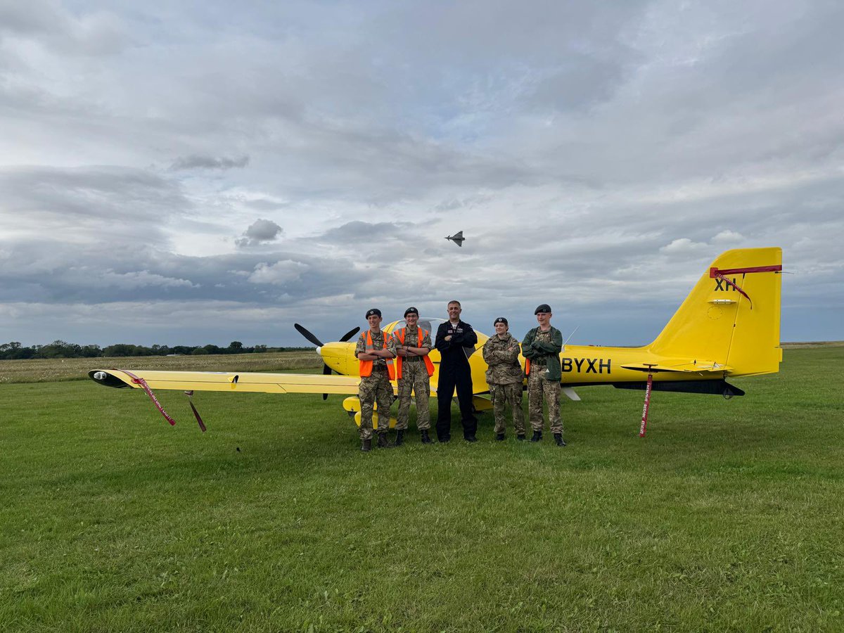 Why we do what we do! Inspiring the next generation by showing off they very aircraft they can get their hands on✈️