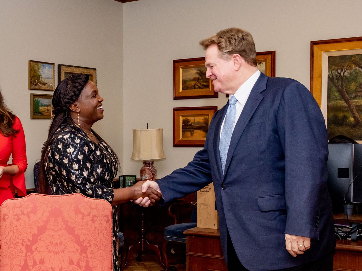 rigathi's tweet image. Ahead of my TV interview with @CBNNews 700 Club, at Virginia Beach, accompanied by my spouse Pastor Dorcas, we paid a courtesy call on Gordon Robertson (the son to Pat Robertson), the head  of CBN and Regent University in Virginia.