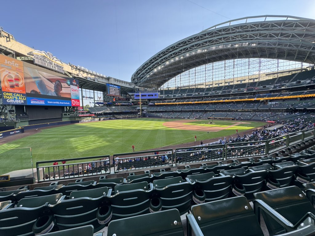 KyleMalzhan's tweet image. Heard there’s a pretty big game here tonight. 👀👀