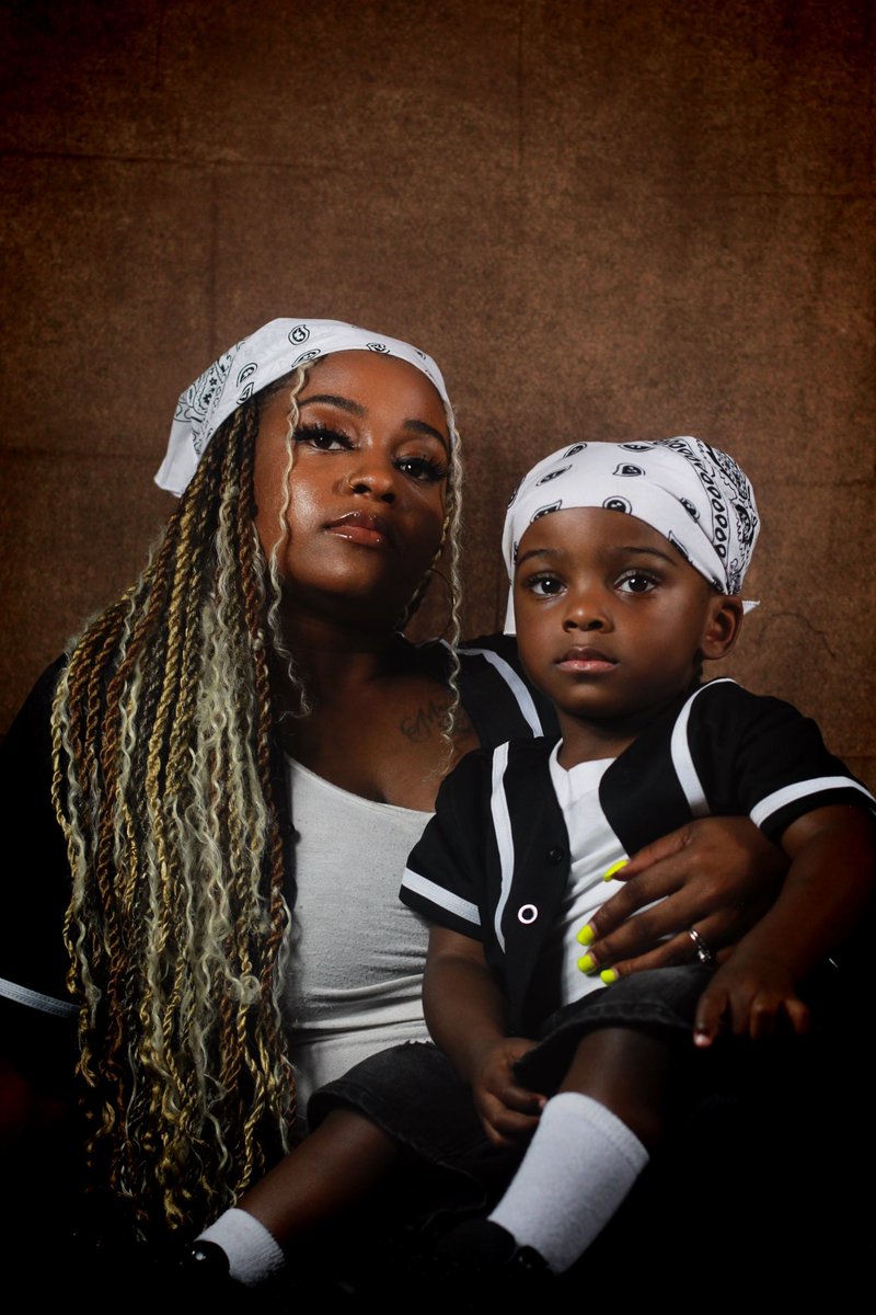 jsalone_'s tweet image. So I did a 90s photoshoot with my wife and son ‼️‼️