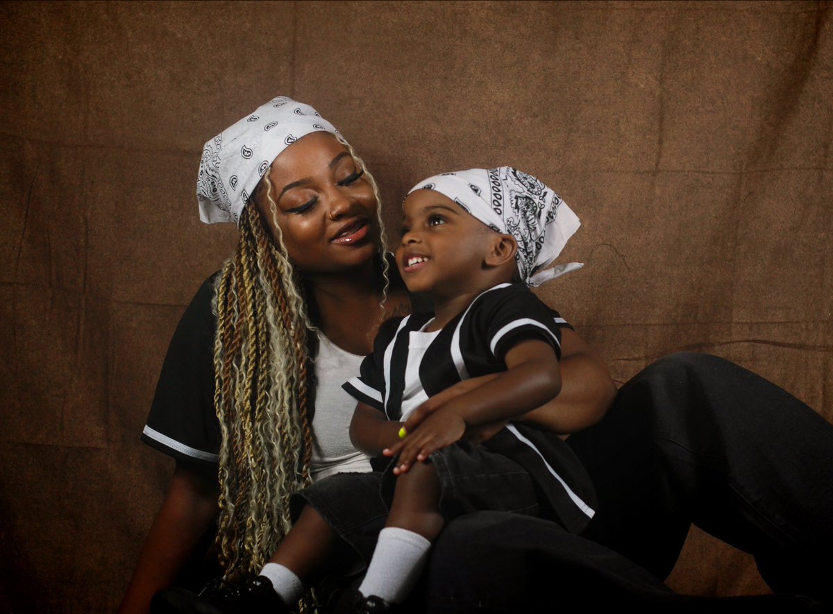 jsalone_'s tweet image. So I did a 90s photoshoot with my wife and son ‼️‼️