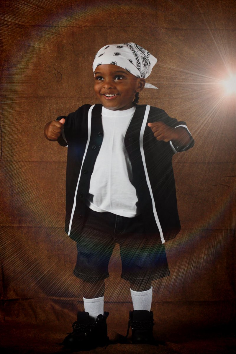 jsalone_'s tweet image. So I did a 90s photoshoot with my wife and son ‼️‼️