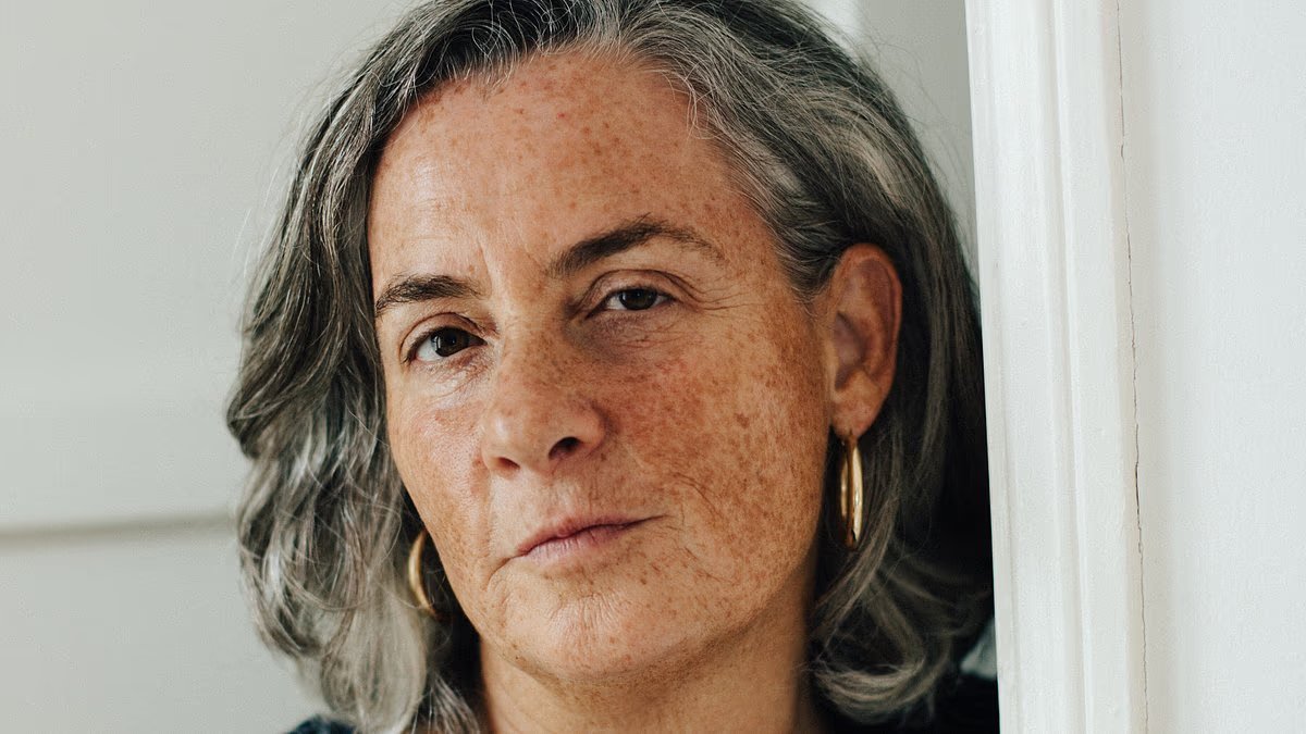 t0b1a5_c's tweet image. After years of trying to fix her relationship with her mother, Chloe Ballatore chose her own wellbeing and finally cut ties. Sometimes, self-care means letting go.  dailymail.co.uk/femail/real-li…