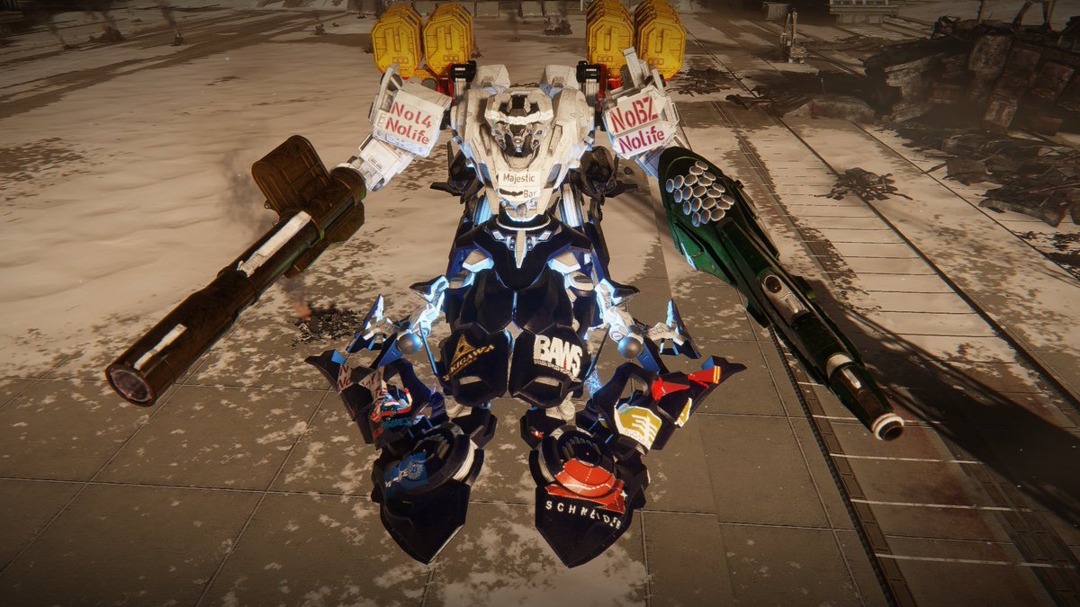 matt_hias_ac6's tweet image. #AC6 
日曜日のコミュ大会で使用し、優勝した機体です(*&apos;▽&apos;)
腕の武器は酒瓶を、両肩の武装はビールケースをイメージ
頭は鉢巻、脚は前掛け、ボディから腕は白いシャツを表現しています(*&apos;ω&apos;*)
優勝まで導いてくれて、ありがとう相棒！！