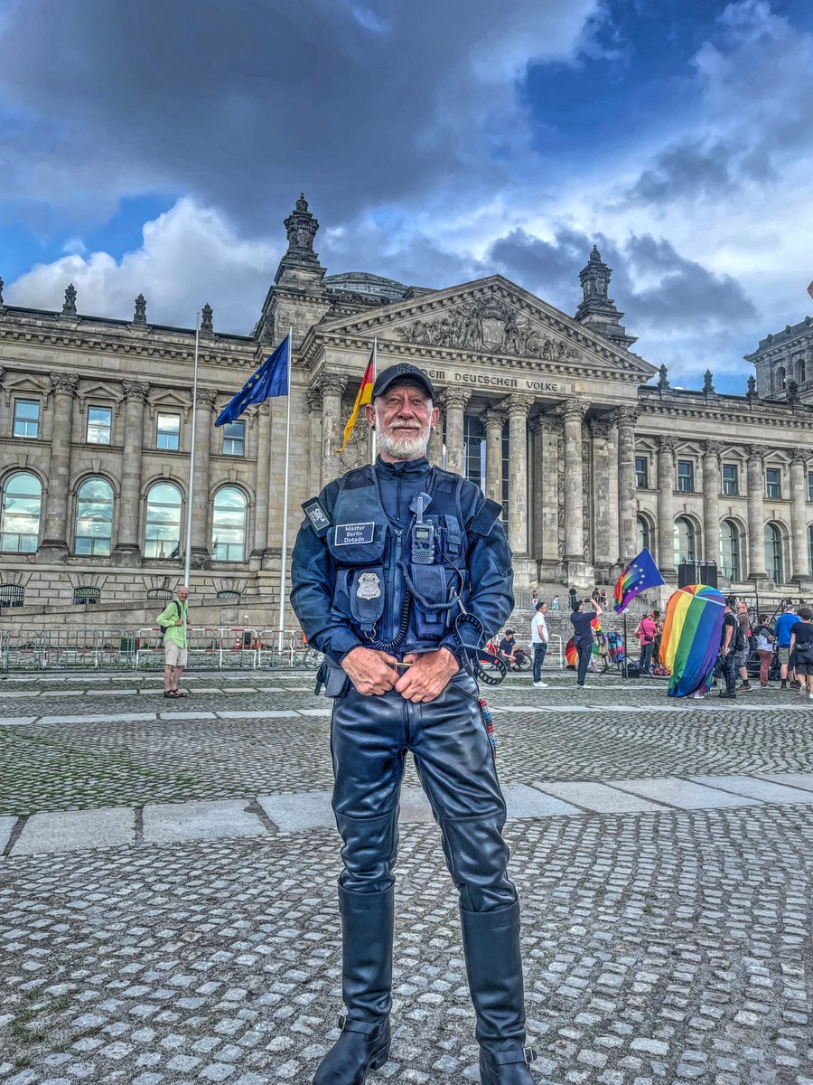 bei der Demo am Bundestag #blf #slfc #gay #csd #niewiederstill #akzeptanz #toleranz #fetish #gayberlin #gaycommunity #timarne_photography #csd #christopherstreetdayberlin #fetish #fetiche #fetisch