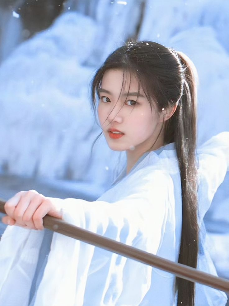 cdramasapphic's tweet image. Now I&apos;m just imagining Lu Yuxiao as fem! Lan Wangji