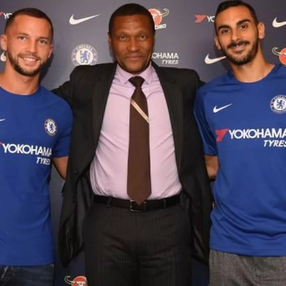 EgwemiCFC's tweet image. If you're a Chelsea OG, can you start by naming the guys, especially the one at the middle and the two players.
Let's Go...