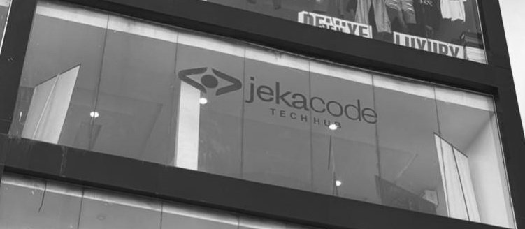 Tolaniaden01's tweet image. The kitchen is open, the code is fresh, and the future is sizzling! 💻✨ #TechRevolution #FirstBatch #BuildingTheFuture #jekacode