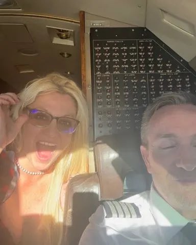 ItzBritneyWhore's tweet image. Clark KUNT