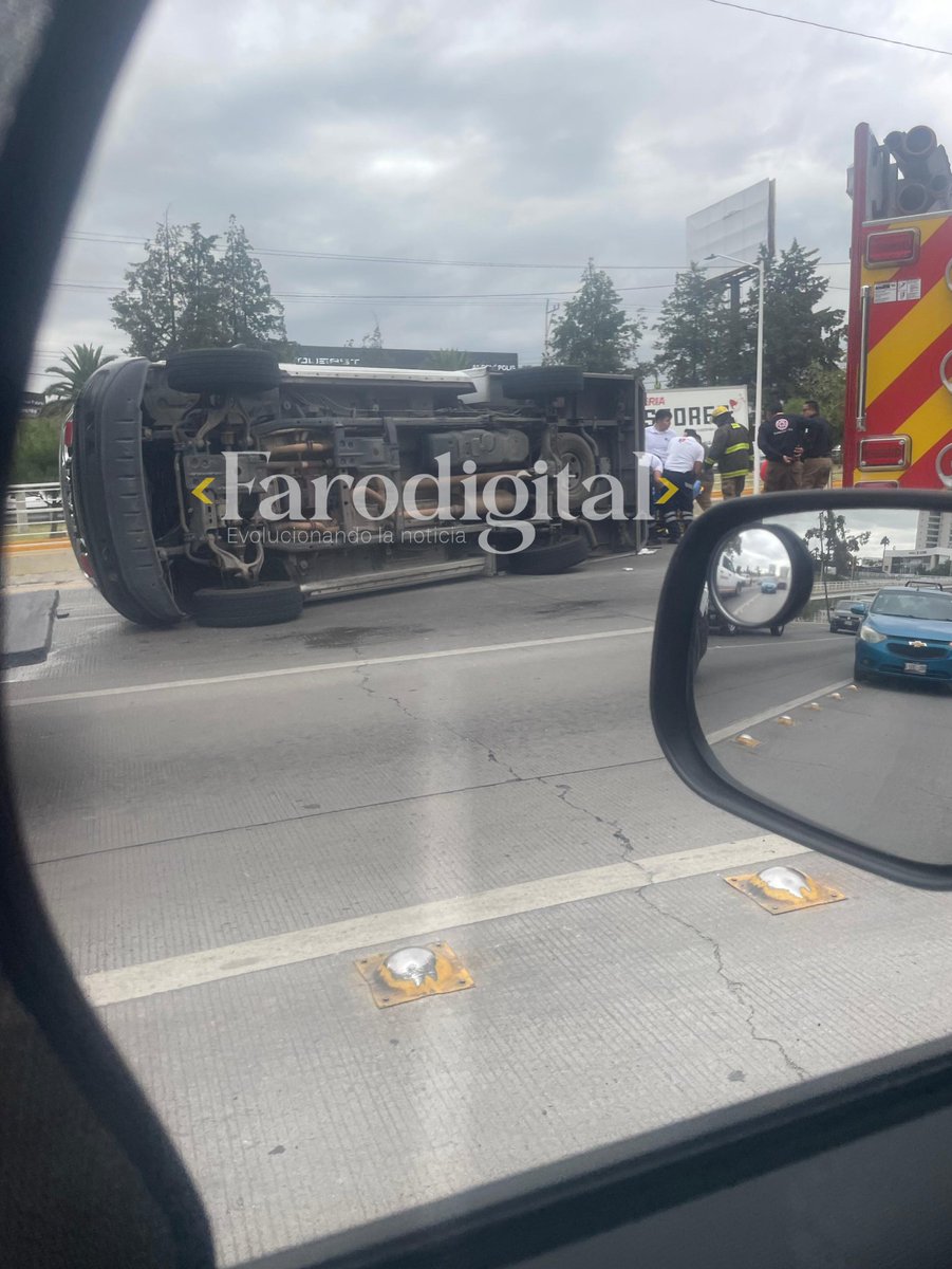 farodigitalpue's tweet image. #ÚLTIMAHORA 🚨 || Volcadura de una ambulancia sobre el #Periférico Ecológico a la altura de #LaVista, con sentido a Cholula.
⚠️ Evita la zona, hay tráfico intenso.
#FaroDigital #Puebla #AHORA #Vial