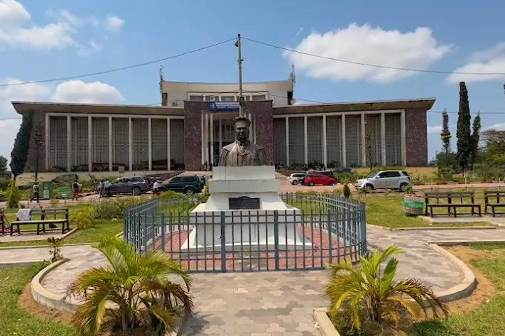 #Kinshasa: De nombreux anciens étudiants des établissements publics rencontrent de sérieuses difficultés pour obtenir leurs attestations de réussite et relevés de côtes, documents indispensables à la constitution de leurs dossiers professionnels
mediacongo.net/article-actual…