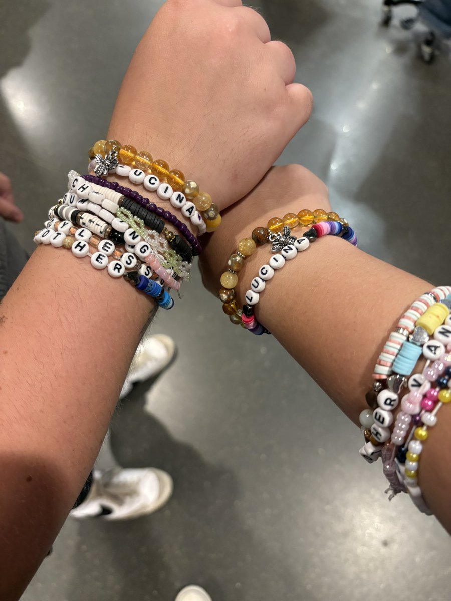 lucinaxvandy's tweet image. Little matching bracelet moment @lucinaxamy