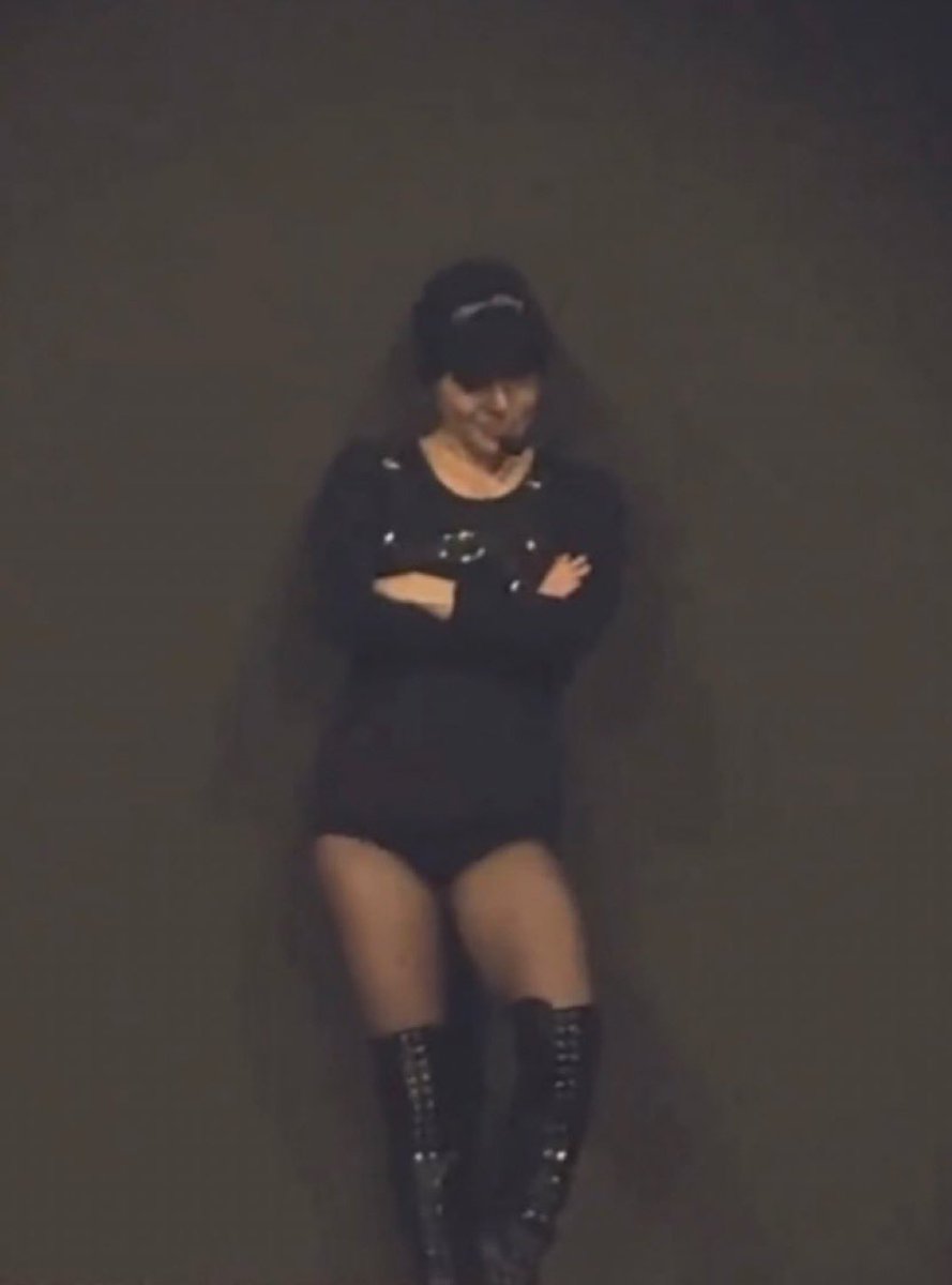 b_lilmonster's tweet image. can they sell me the seats on the catwalk is that an option