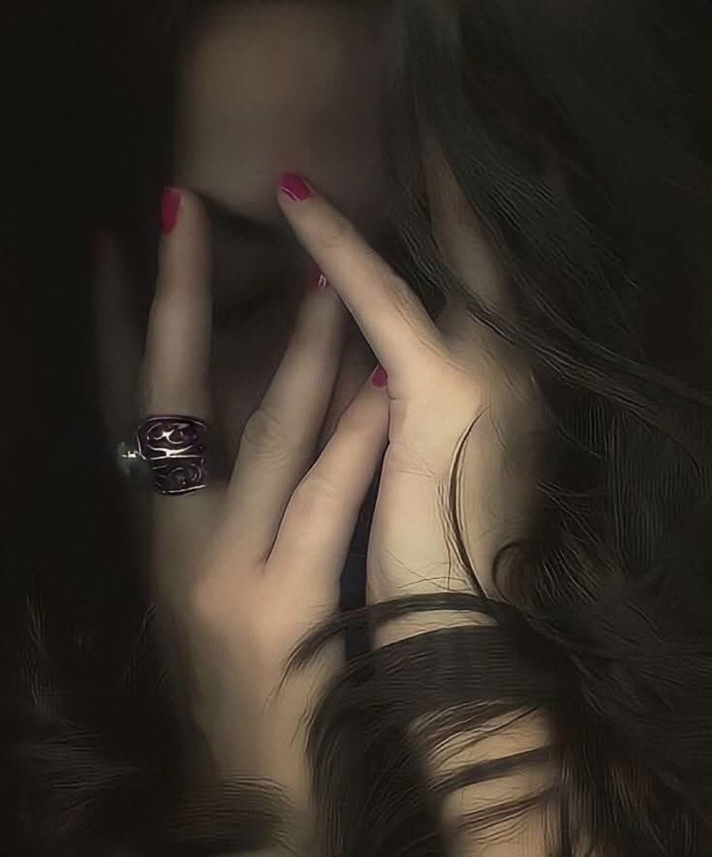 لو كان لي أنَ اكونّ لك شيئًا 
لكُنتُ لك نبضًا لا يفارق قَلبك أبداً..💭