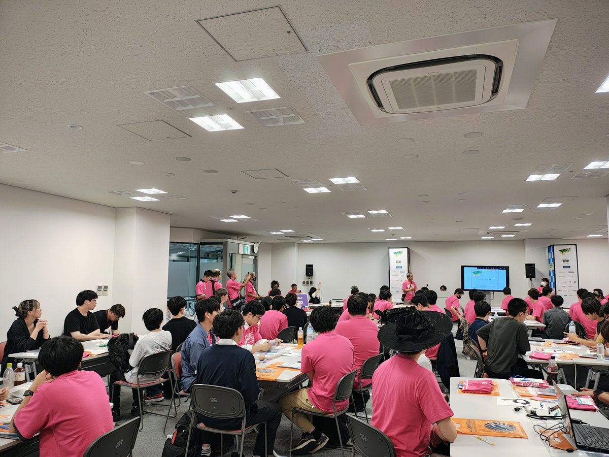 K_Sakanoshita's tweet image. 先週土日は #techseeker に参加！
色んなアイデアや熱意を感じたので、8/23の発表が楽しみだねー。
あ、ちゃんとOpenStreetMap をAPIで使えば「魔法」がもっと楽しくなるよと、宣伝しておきました。伝わると良いなぁ。