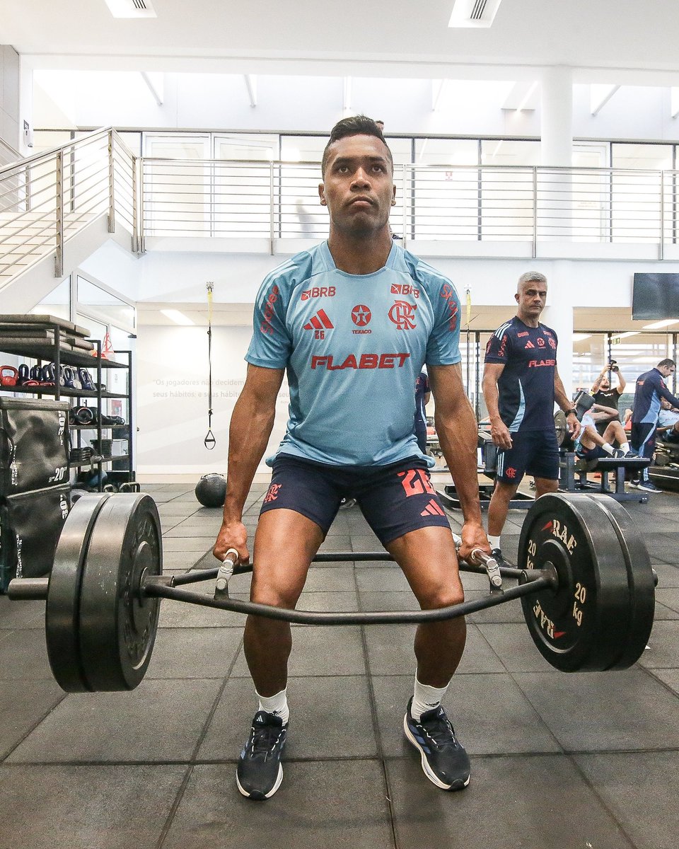 sourubronegrooo's tweet image. 🚨 NOTÍCIA BOA !🚨 Alexsandro treinou normalmente com os demais companheiros no CT Ninho do Urubu e deverá  retornar a equipe na próxima quinta-feira, contra o Atlético-MG, pela Copa do Brasil