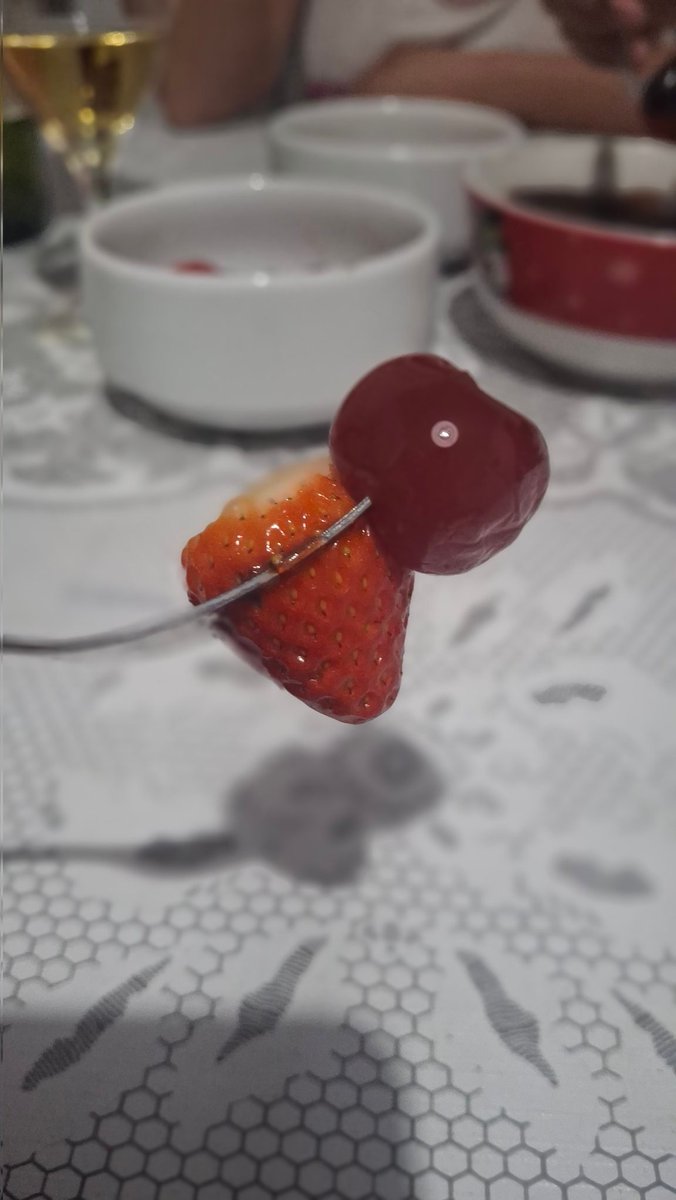 babyeolliee's tweet image. to comendo o chanbaek 🍓🍒