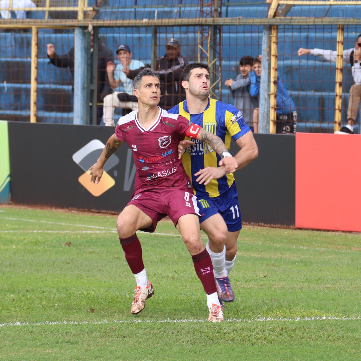 Defensores de Villa Ramallo 🐘 (@defensoresvrllo) on Twitter photo #FederalA
⚽ #Defensores cayó 2 a 1 frente a <a href="/MitrePosadas/">Bartolomé Mitre</a> por la fecha N° 02 de la #Reválida del <a href="/FederalAoficial/">Torneo Federal A</a> en el #EstadioErnestoCucchiaroni.
📸 Prensa Bartolomé Mitre
#SomosDefensores 🐘 #FederalA
⚽ #Defensores cayó 2 a 1 frente a <a href="/MitrePosadas/">Bartolomé Mitre</a> por la fecha N° 02 de la #Reválida del <a href="/FederalAoficial/">Torneo Federal A</a> en el #EstadioErnestoCucchiaroni.
📸 Prensa Bartolomé Mitre
#SomosDefensores 🐘