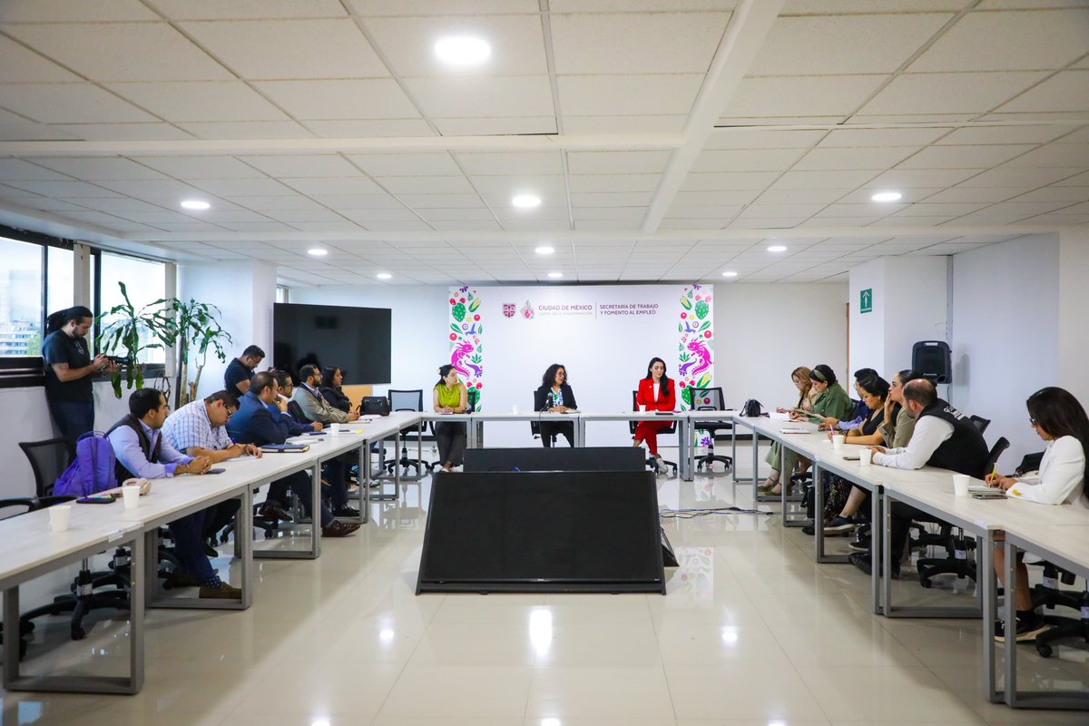 GabyJimenezMX's tweet image. Agradezco a la Secretaria de Trabajo y Fomento al Empleo de la CDMX, Maestra @Ines_GONI, por abrirnos las puertas de la institución para coordinar los trabajos entre los poderes Ejecutivo y Legislativo para fortalecer a nuestra Jefa de Gobierno, @ClaraBrugadaM.
Coincidimos en…