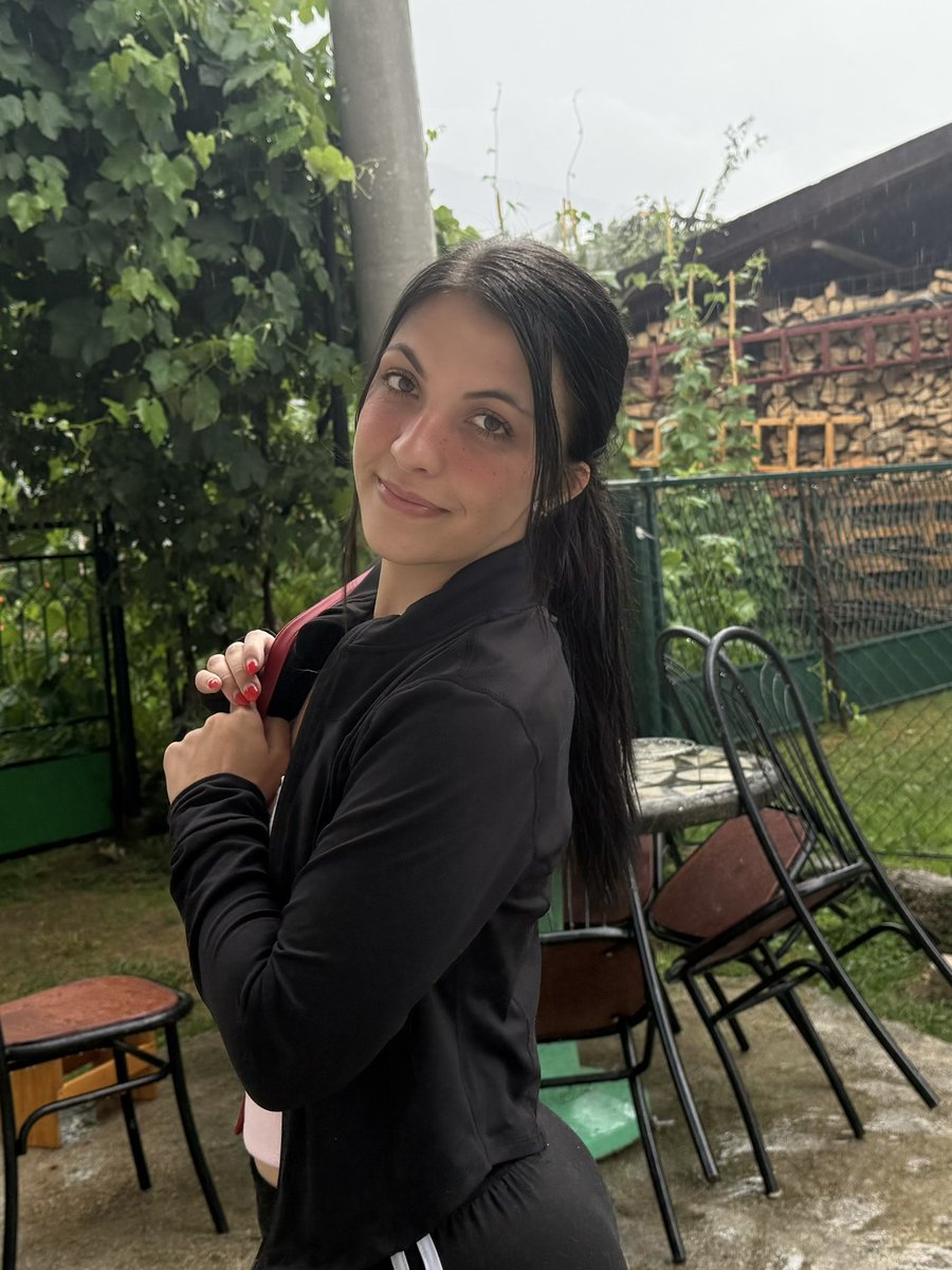 LinuxSeb's tweet image. Still in Bosnia. I gotta get to a salon 😄 but look at this cutie patootie cat. His name is Latency (of course bc I love networking and Linux (; )
