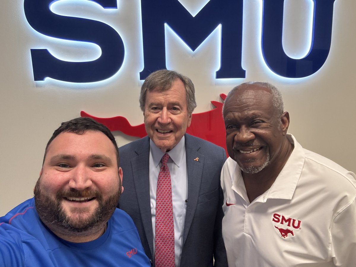 cartercaplanSMU's tweet image. Honored to have former @SMU President Turner stop by practice, along with his teammate @Roberte38177251 (Rob Evans). President Turner hired Coach Evan’s as the first African American coach (in any sport!!) in @OleMissSports history while President Turner was the Chancellor there.