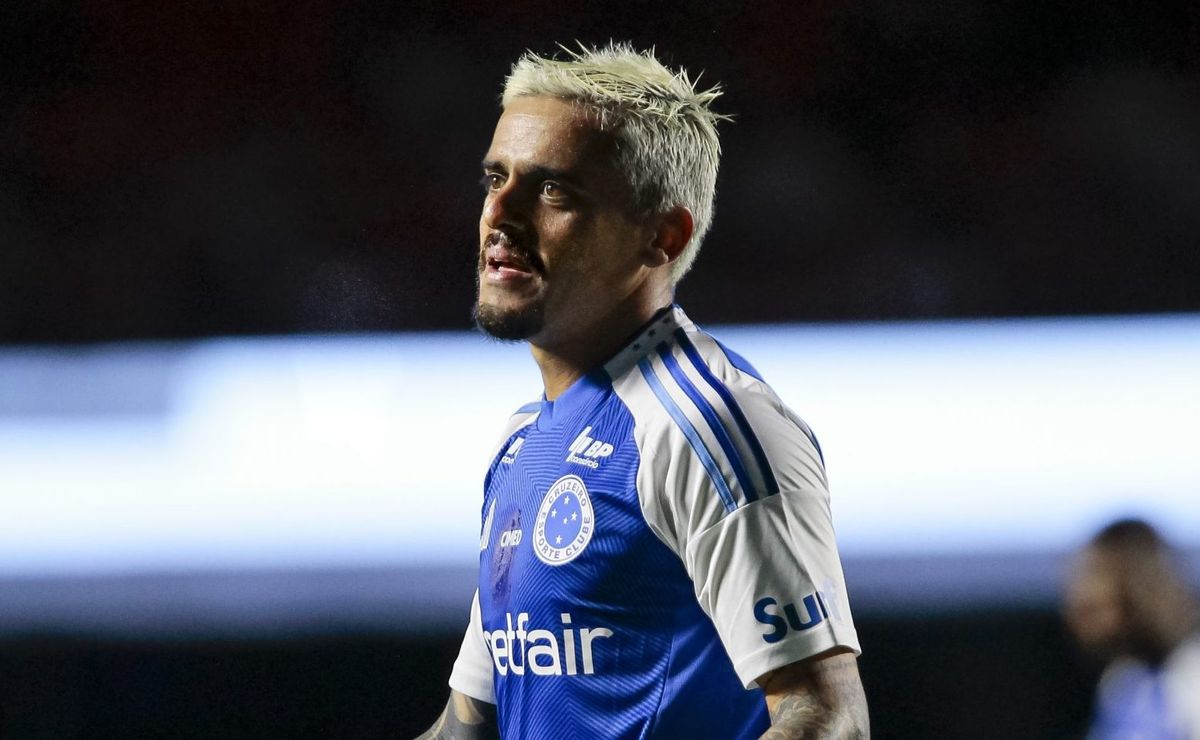 povotime1910's tweet image. O Corinthians planeja contar com o lateral-direito Fagner para a temporada de 2026, após o término do empréstimo ao Cruzeiro, que vai até dezembro de 2025. No entanto, o jogador está adaptado a Minas Gerais e demonstra interesse em permanecer em Belo Horizonte.
O Cruzeiro, por…