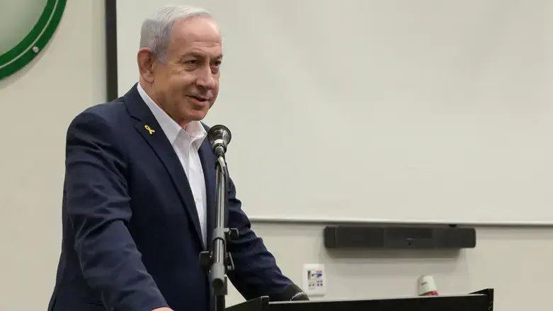 Netanyahu: Defeating Hamas, Freeing Hostages Are Linked Goals

On July 28, 2025, PM Benjamin Netanyahu visited the IDF Intelligence Directorate, praising their role in Operation "Am Kalavi" against Iran, which thwarted its destructive plans. He stressed the ongoing mission to