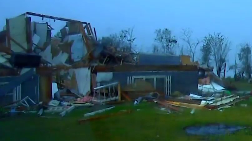 JesseWeather000's tweet image. Tornado Damage CONFIRMED:
Left: Before, Brandon Copic Stream & Google Street View
Right: Aftermath
Some images are Courtesy of Brandon Copic. Please support him at youtube.com/@brandoncopicw…
#wxtwitter #wxX #SDwx #weather #tornado