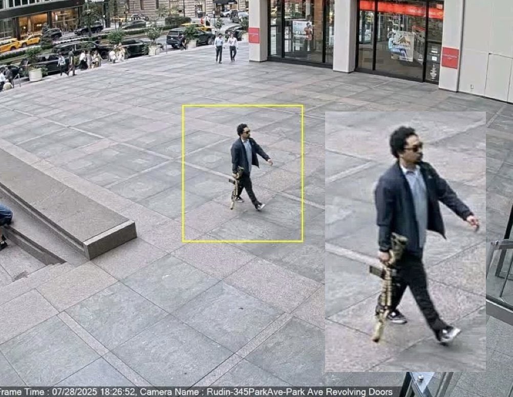 🚨#BREAKING: A photo of the armed suspect in Midtown Manhattan has been captured by security cameras. At least two people have been shot, and the suspect is reportedly wearing a bulletproof vest. This remains a highly active and dangerous situation