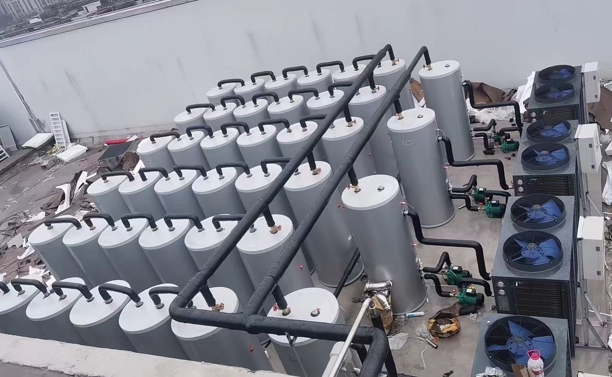 HeatPumpChen's tweet image. The principle of the pressurized hot water system.
Advantages of the system:
1. There will be no mixing of cold water and hot water, ensuring long-term constant temperature hot water supply.
2. Reduce the number of hot water booster pumps, making the hot water system simpler.