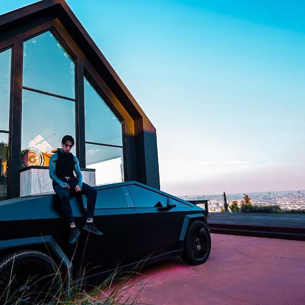 COWLSCRUSADE's tweet image. “ I. AM. VENGENACE.” 

DC Rp, Descriptive , Literate , crossovers welcome , Adult Muse , Adult writer , 18+ , Ships with heavy chemistry or Selina Kyle , not Ronnie Radke, WT- #80sBaby