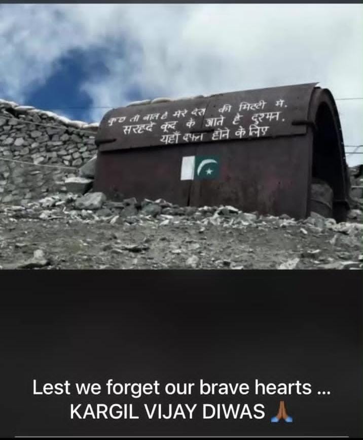 Somewhere in J&amp;K; it reads:
कुछ तो बात है मेरे देश की मिट्टी में, 
सरहद कूद के आते हैं दुश्मन, 
यहां दफ़्न होने के लिए. 
(There is something special about my country's soil, 
Enemies jump across the border, to get buried here).
#PKMKB