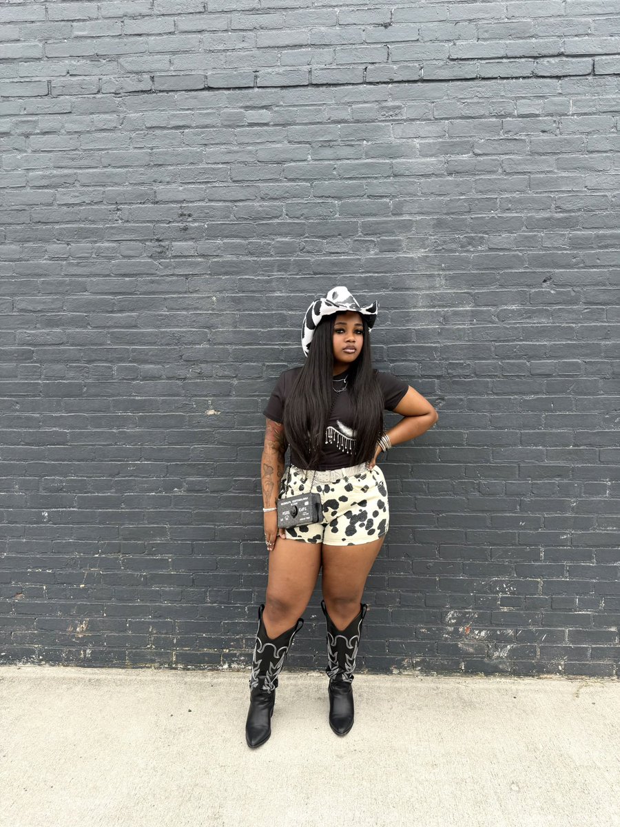 MsjordyyyB's tweet image. save a horse ride a cowboy😉
