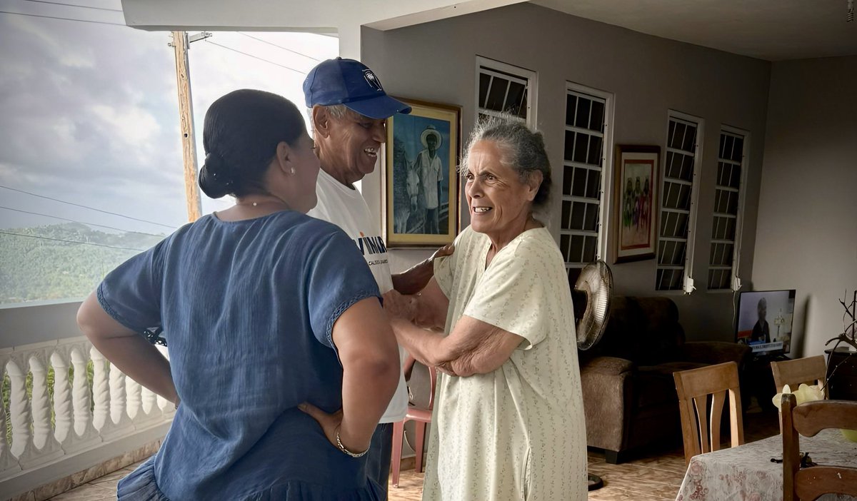 Hoy continuamos visitando a nuestra gente junto a nuestro legislador municipal,  Tony Acevedo, exhortándolos a salir a votar este domingo, 10 de agosto, de 9 am a 3 pm. Les pido que una vez más me brinden su confianza, esta vez para servirles como alcaldesa. #PaSetuirLaOBRA