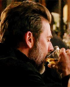 GunsInHisHead's tweet image. He&apos;s glad @Olyelloweyed keeps a stock of whiskey.