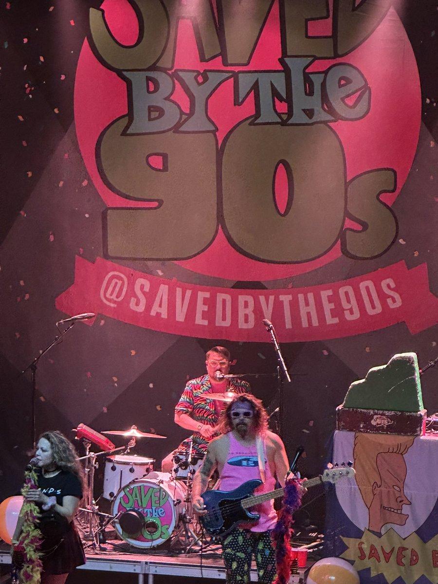 Brian Hartman (@toomuch_brian) on Twitter photo If I was a bettin’ man
I’d say that was <a href="/thejoeywright/">Joey Wright</a> shredding the drums at 90s night
#SavedByThe90s If I was a bettin’ man
I’d say that was <a href="/thejoeywright/">Joey Wright</a> shredding the drums at 90s night
#SavedByThe90s