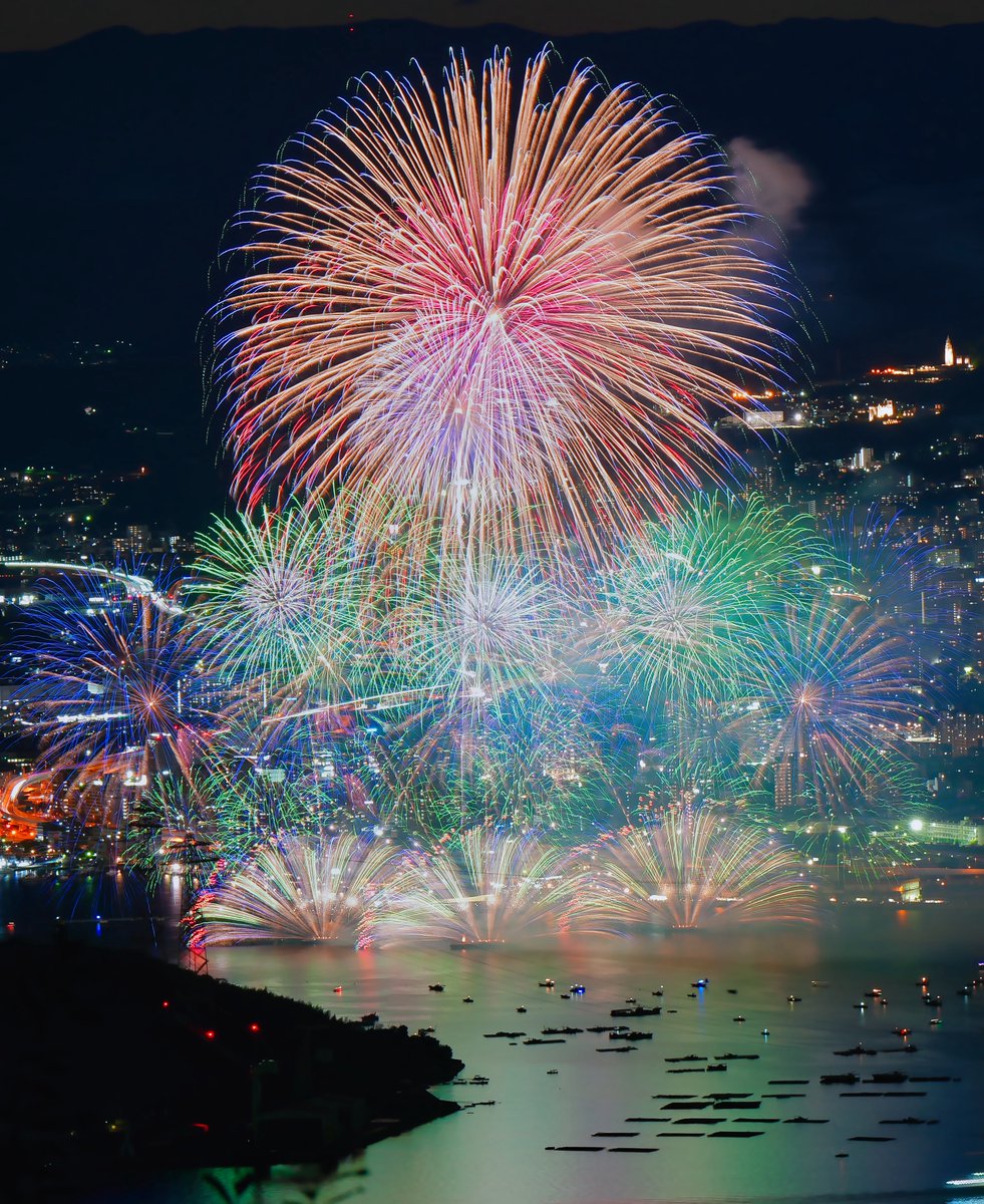 sony_ilce_1's tweet photo. 2025広島みなと夢花火大会
長押し高画質でどうぞ
#α1 #SEL70200GM2
#SonyAlpha #これソニーで撮りました
#花火大会 #夏 #夏の思い出 #firework #fireworkshow #summer
#キリトリセカイ https://t.co/bwbX1ScS3c