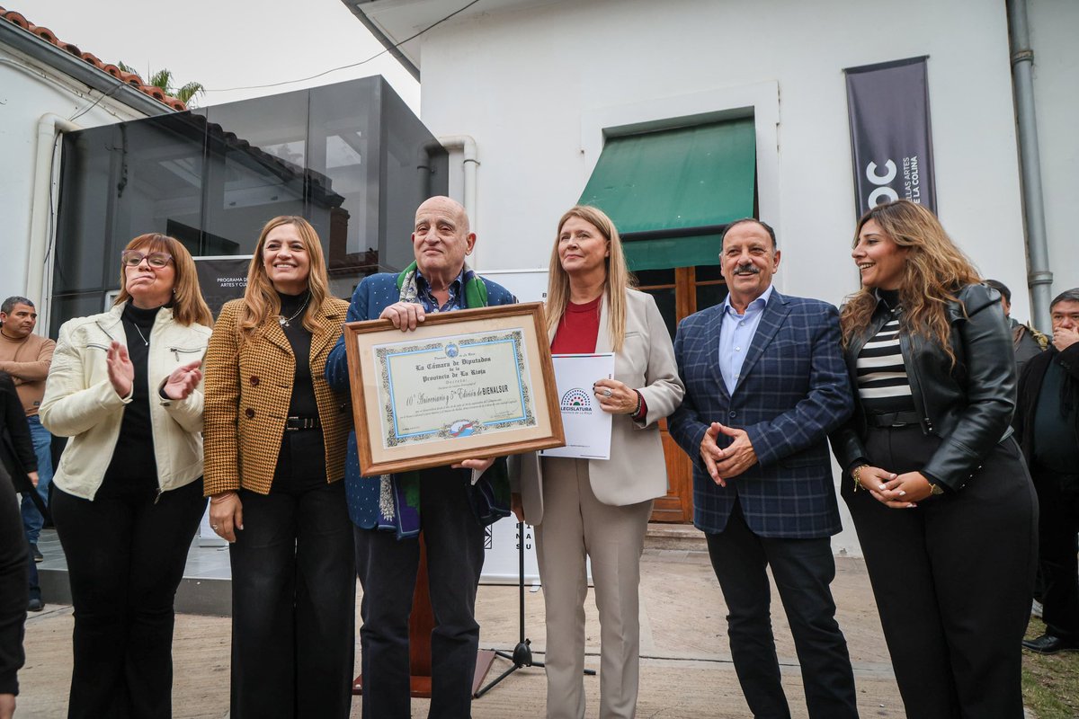 Teresita Madera (@teresitamadera) on Twitter photo ✨ La Rioja se suma al mundo del arte contemporáneo con Bienalsur
Acompañamos la inauguración de esta gran muestra, junto a <a href="/GabyPedrali/">Gaby Pedrali</a> y al equipo de <a href="/turismoycult/">Ministerio de Turismo Y Culturas</a> que con compromiso y gestión hacen posible que nuestra provincia sea parte de este circuito global.
📍 Podés ✨ La Rioja se suma al mundo del arte contemporáneo con Bienalsur
Acompañamos la inauguración de esta gran muestra, junto a <a href="/GabyPedrali/">Gaby Pedrali</a> y al equipo de <a href="/turismoycult/">Ministerio de Turismo Y Culturas</a> que con compromiso y gestión hacen posible que nuestra provincia sea parte de este circuito global.
📍 Podés