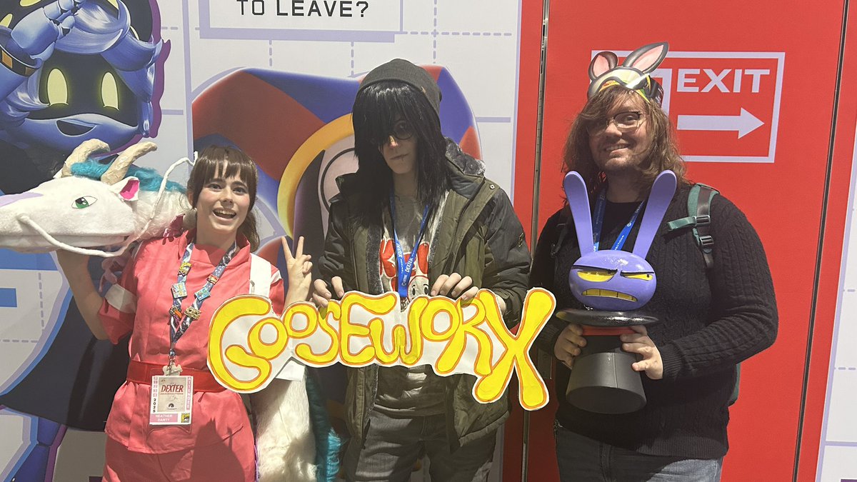 foxdragon054675's tweet image. OMG!!! I JUST MET @GooseworxMusic and @kovox !!! And I even gave her my hand painted Gooseworx logo! This feels like a dream this can’t be real! 🥹😭 #SDCC #tadc #TheAmazingDigitalCircus #Gooseworx